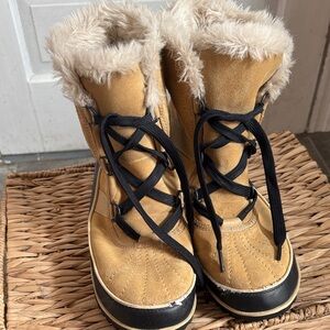 Sorel Tan Winter Boots with Faux Fur Trim & lining
